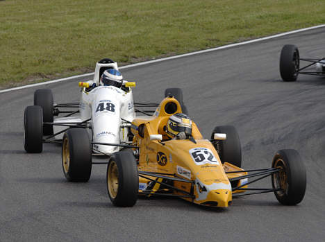 Christian Markussen (52) og Johan Jokinen (48) satte deres præg på weekendens to Formel Ford-løb på Padborg Park. Men det var Johan Jokinen, som vandt dem begge.